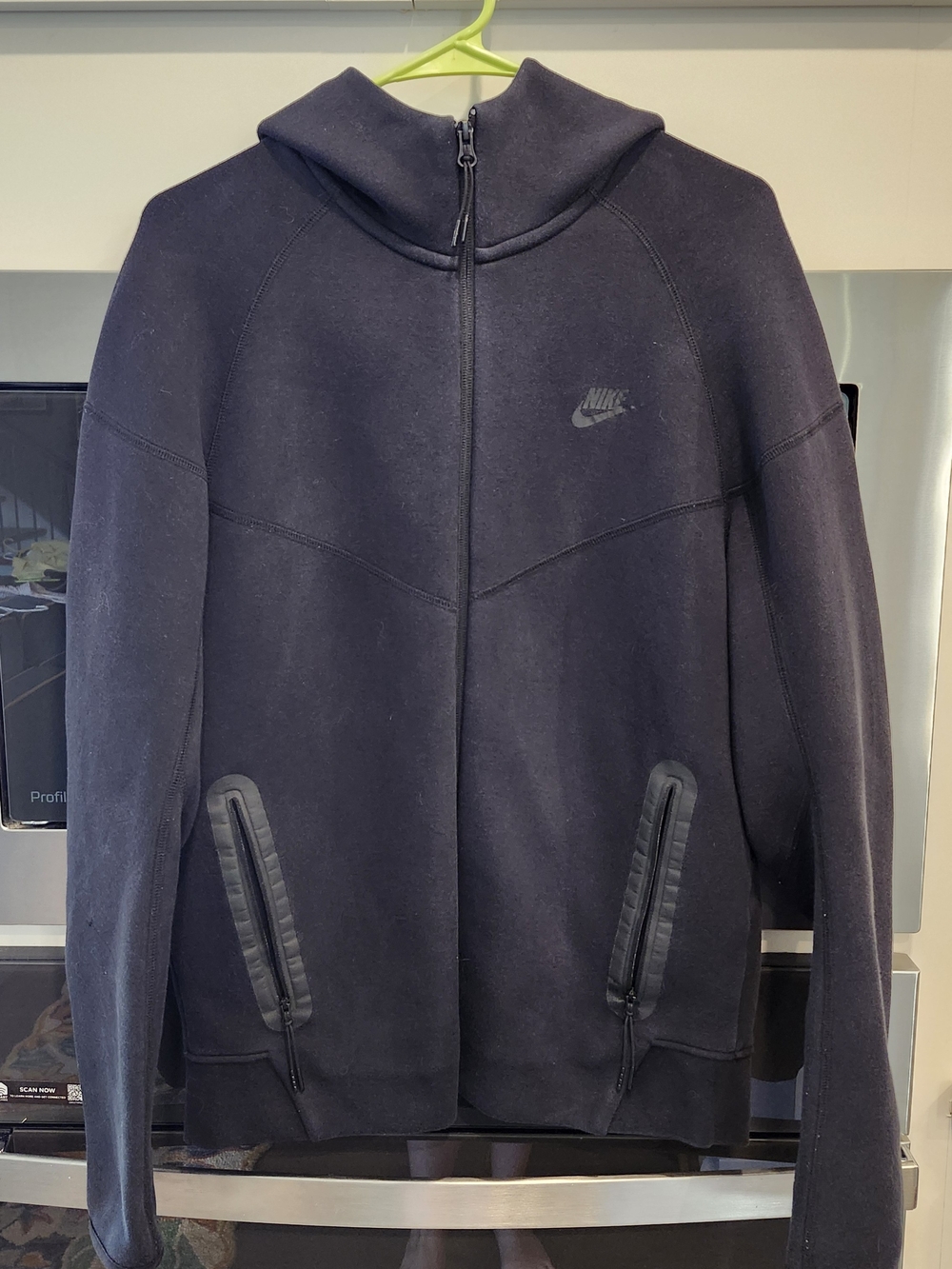Nike Men’s Black Zip-Up Hoodie Jacket